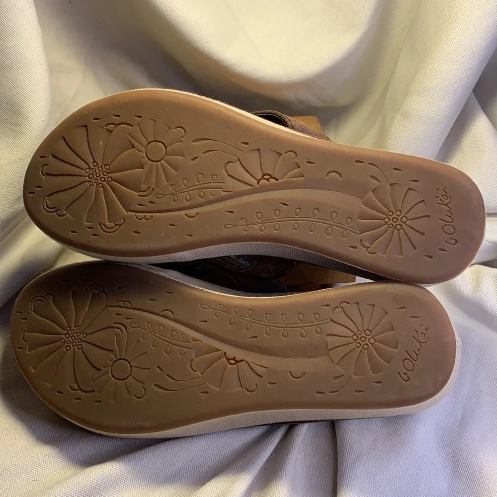 NWOT Olukai leather wedge/platform sandals Melia